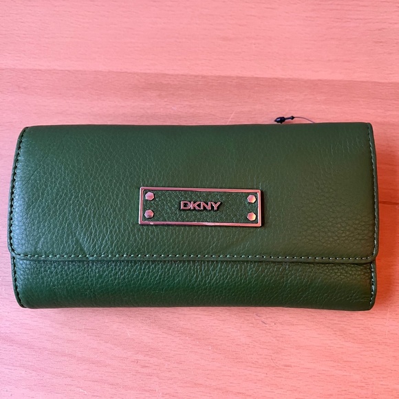 Brand New DKNY Donna Karen Green Leather Wallet - Picture 2 of 14